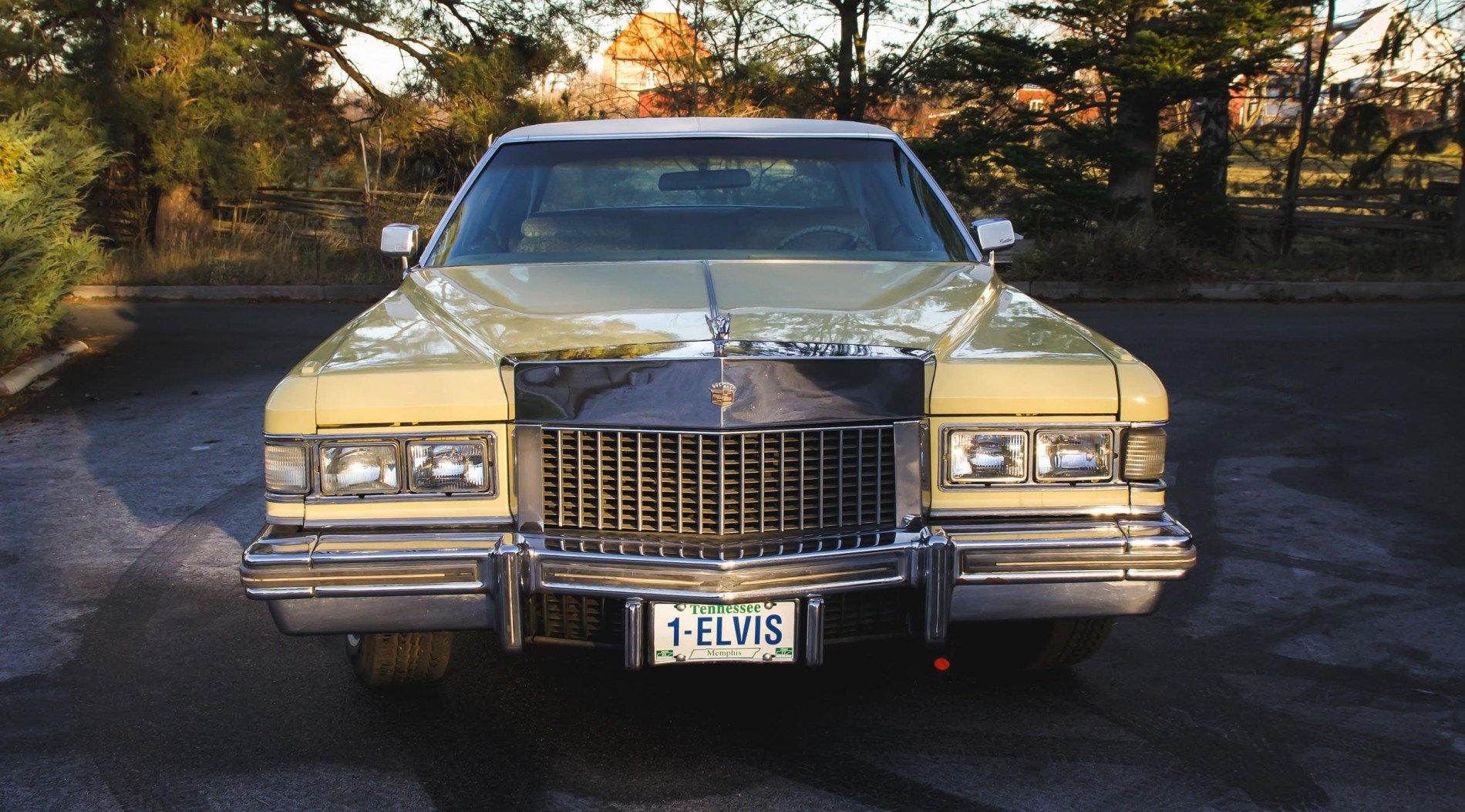  Vechea mașină a lui Elvis, Cadillac Fleetwood, scoasă la vânzare pe internet