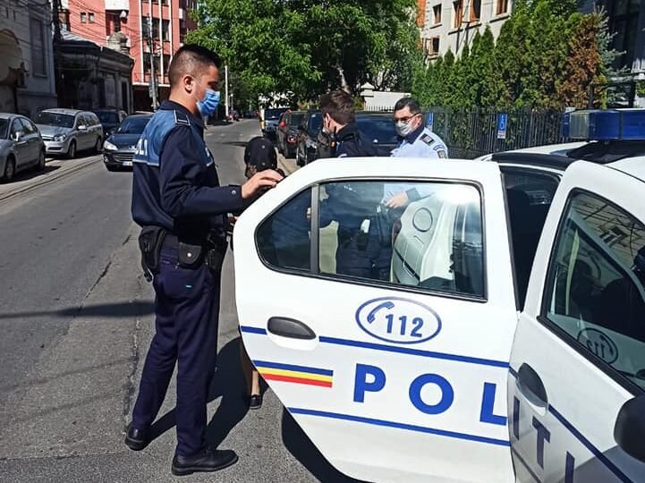  Polițistul-problemă din Buzău a fost reținut pentru 24 de ore, după ce s-a întâlnit cu o prostituată și a provocat un accident