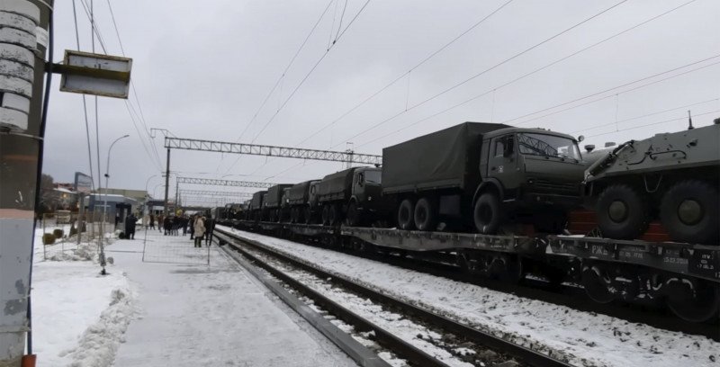  Trenurile siberiene, pline de soldați și tancuri ale armatei ruse! Se duc spre Ucraina