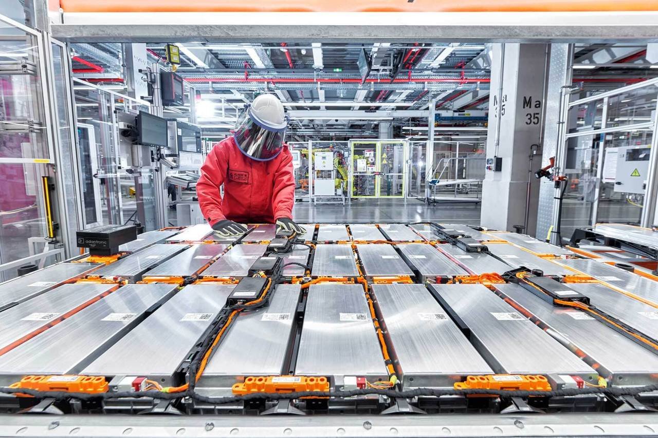  Volkswagen şi Bosch se asociază pentru a echipa fabrici producătoare de celule de baterii