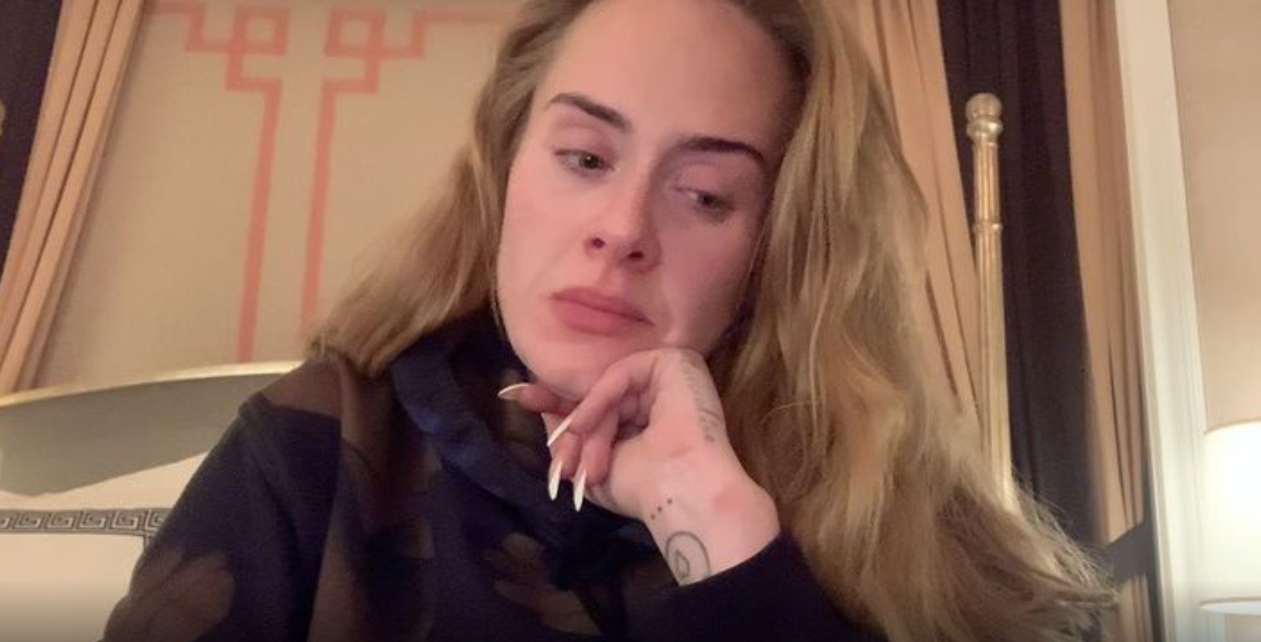  Adele a anunţat în lacrimi că şi-a amânat rezidenţa din Las Vegas