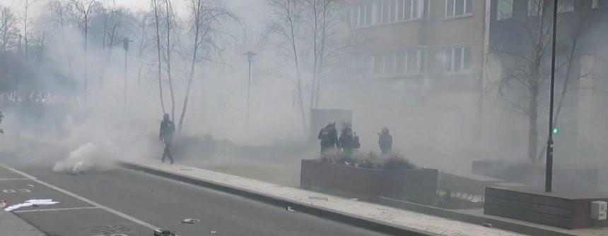  Bruxelles: Ciocniri între manifestanţi şi poliţişti la un protest faţă de măsurile sanitare