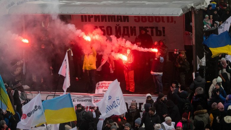  Proteste violente în Ucraina: Demonstranţii au încercat să intre cu forţa în Parlament