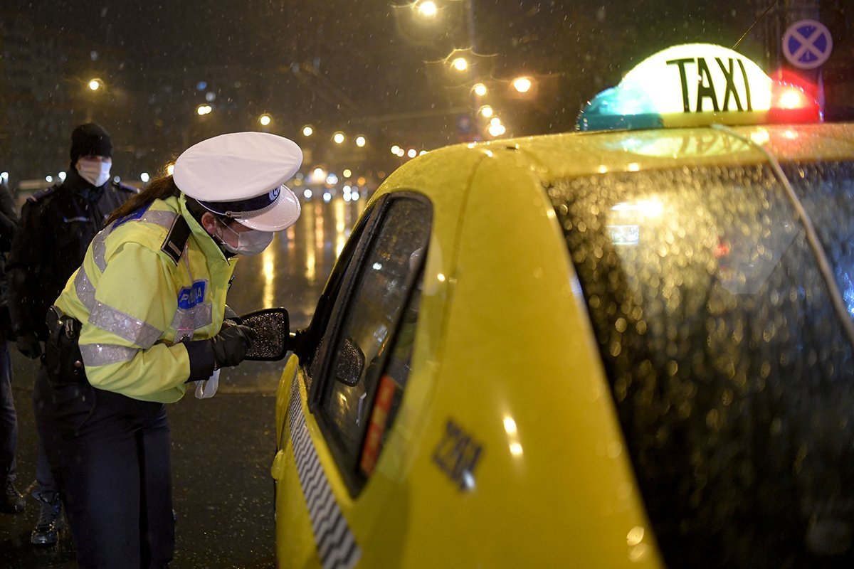  Un taximetrist a aflat de la Poliţie, în trafic, că are de mult timp permisul suspendat