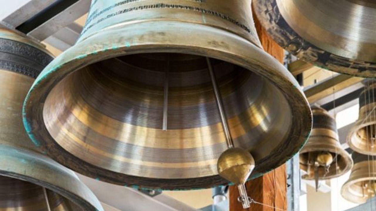  Preot amendat pentru că bătea clopotele bisericii de peste 200 de ori pe zi, în Florența