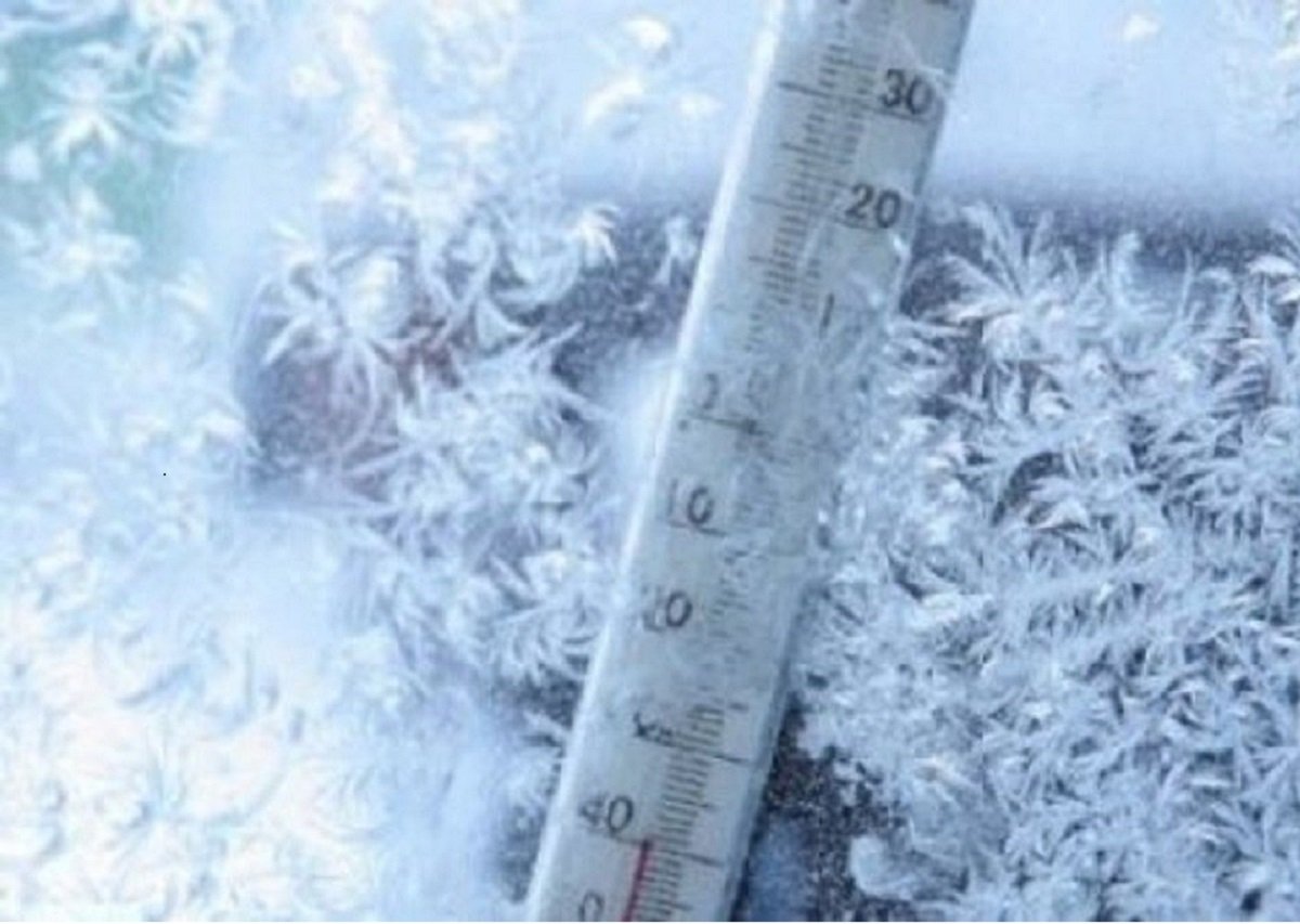  Temperatura minimă absolută a lunii februarie e de minus 38 de grade Celsius, iar maxima de 26 de grade
