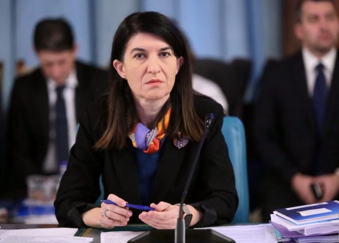  Violeta Alexandru: Aripa roşie din PNL a cedat (din nou) în faţa PSD, renunţă la interzicerea cumulului pensie cu salariul