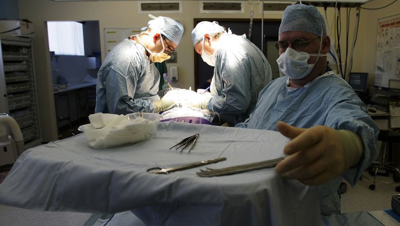  Un băiat de 17 ani a primit un rinichi de la tatăl său