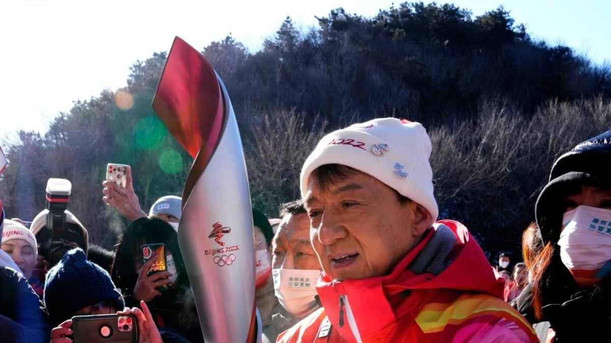  Actorul Jackie Chan a purtat torţa olimpică pe Marele Zid Chinezesc