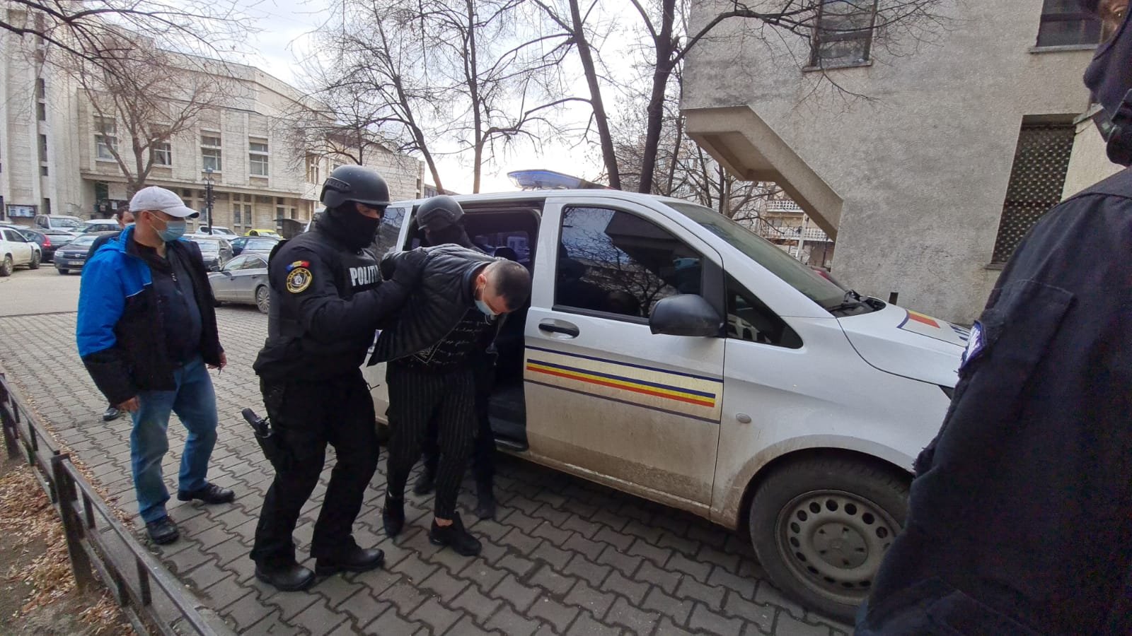  FOTO&VIDEO: El este hoțul care a furat o mașină și a lovit altele două în Alexandru