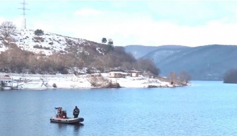  Operațiune dramatică de salvare a doi copii care au căzut sub gheața de pe râul Bistrița