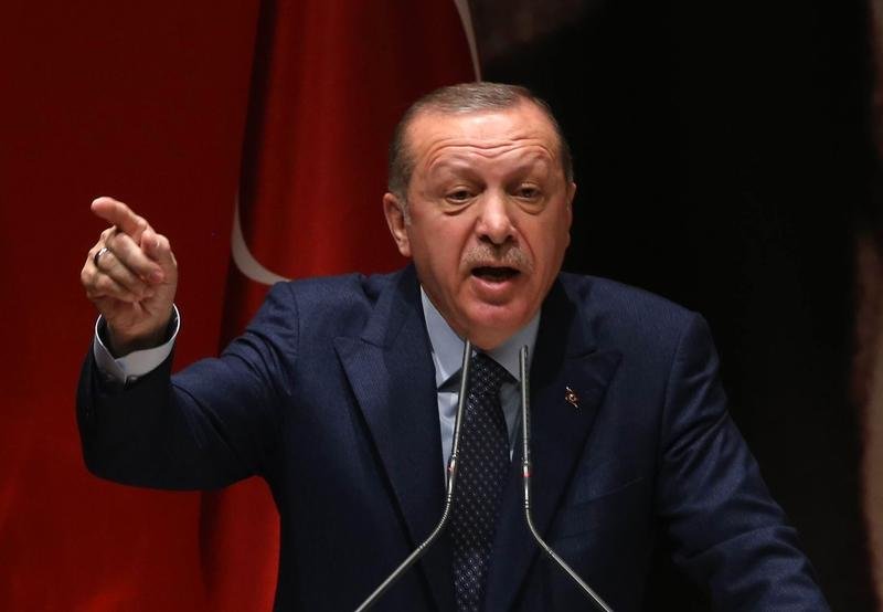  Cinci persoane au fost reținute după ce l-au ironizat pe Erdogan, bolnav de COVID