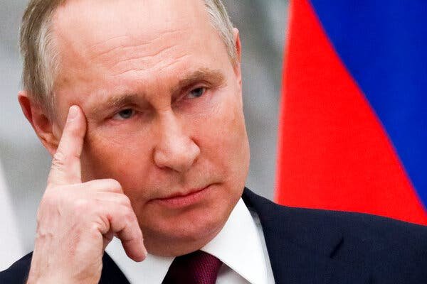  Un general rus îi cere lui Putin să demisioneze şi îl acuză că încearcă să provoace un război cu Ucraina