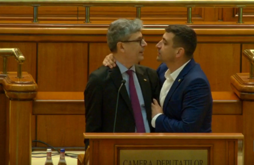  Mai rău decât pe stadion: George Simion l-a luat de gât pe ministrul Virgil Popescu, la tribună (VIDEO)