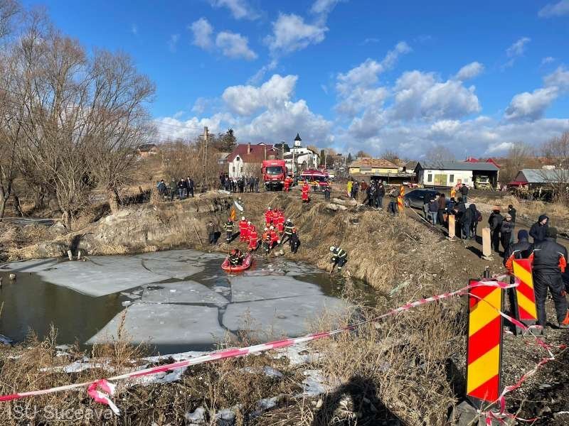  Accident cu doi morţi în Suceava. Au căzut cu maşina într-o acumulare de apă