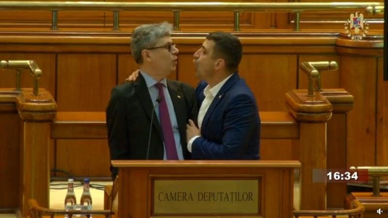  Moţiunea simplă împotriva ministrului Virgil Popescu, la vot în Parlament