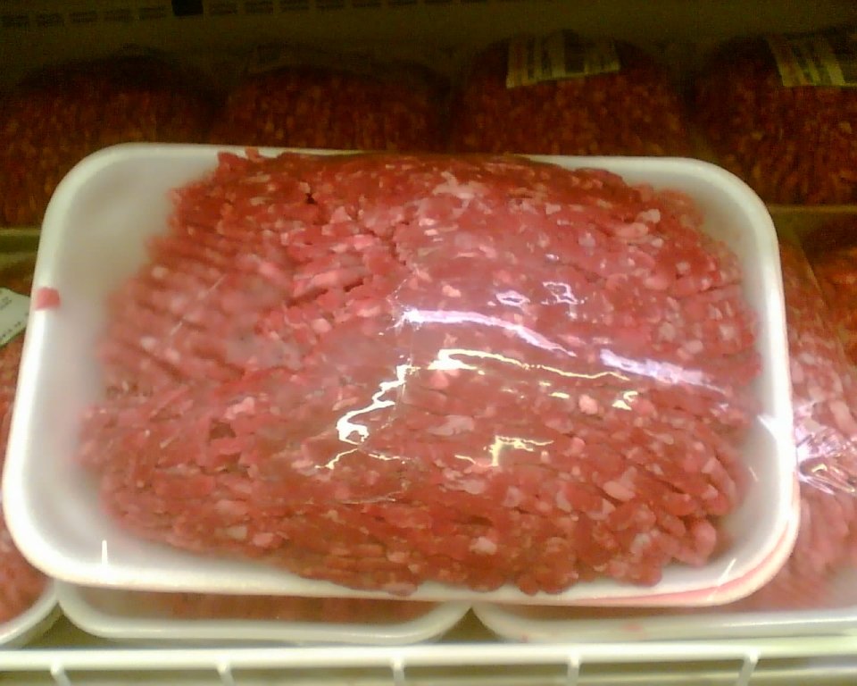 Carne tocată, retrasă de la vânzare din Kaufland Iaşi. Scandalul carnii, un nou episod