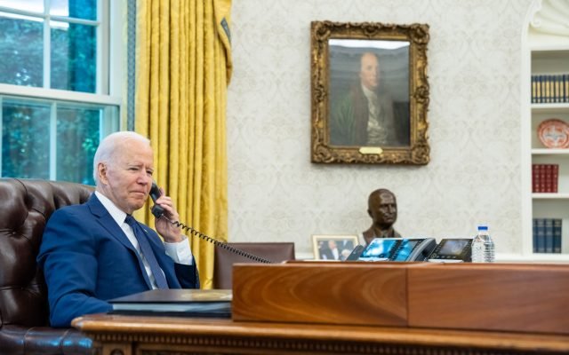  Biden și mai mulți lideri internaționali, inclusiv Iohannis, discuție telefonică cu privire la criza din Ucraina