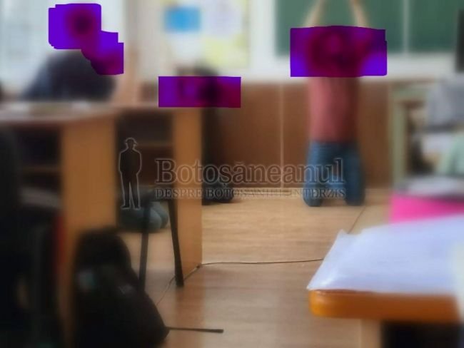  Elevi de la Colegiul Eminescu puși în timpul unei ore să stea în genunchi cu mâinile deasupra capului