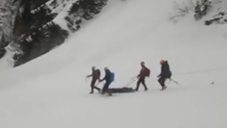  O alpinistă care a căzut circa 250 de metri în Bucegi, recuperată cu un elicopter. Femeia a suferit multiple traumatisme