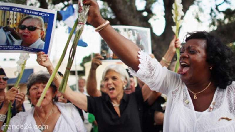  Cuba: Lidera Doamnelor în alb şi soţul ei, arestaţi la Havana