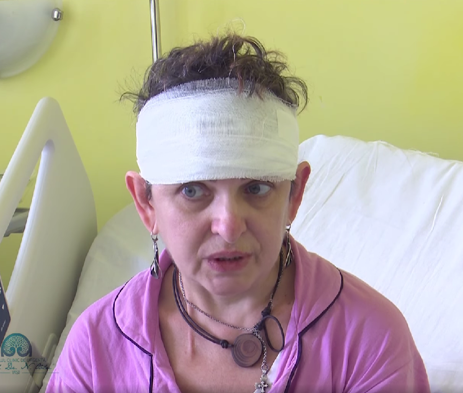  După ani în scaunul cu rotile, o pacientă din Cluj s-a operat la Iaşi şi merge din nou