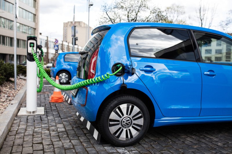  Raport EY: Problema de infrastructură electrică pentru 130 de mil. mașini electrice în 2035