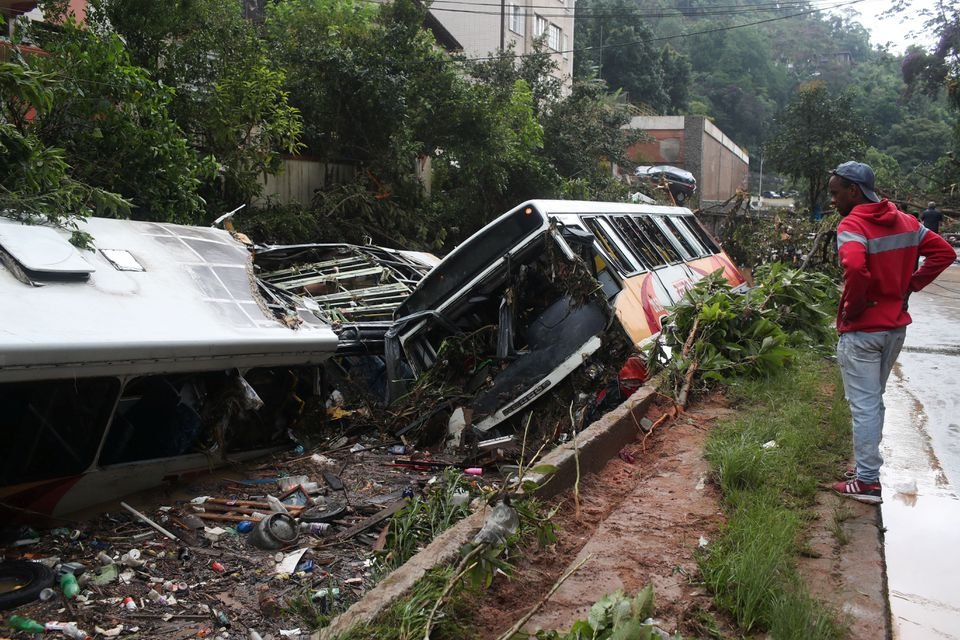  Alunecările de teren şi inundaţiile au ucis în Brazilia peste 94 de oameni