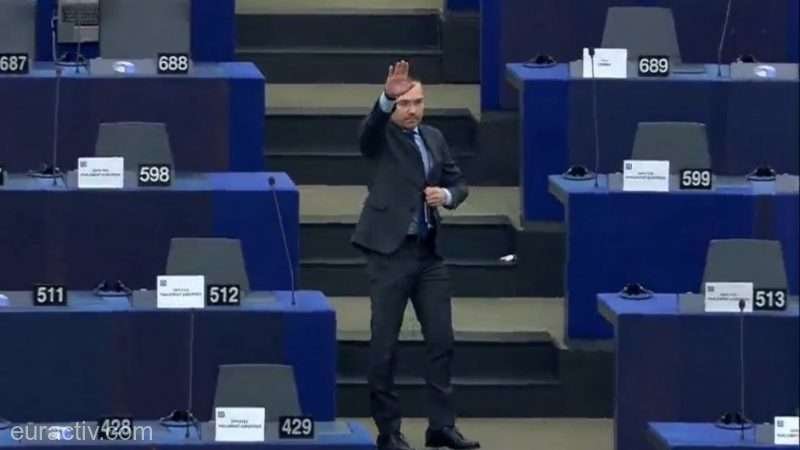  Un europarlamentar bulgar, fan Orban, a făcut salutul nazist în plenul PE