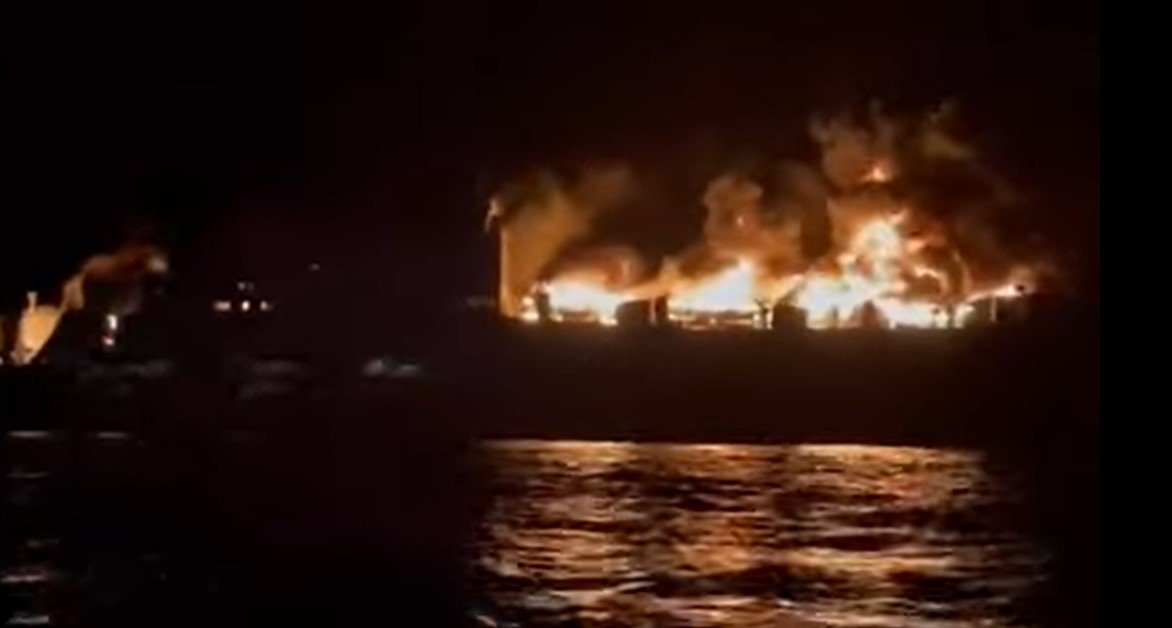  Incendiu pe un feribot care naviga în Marea Ionică. 29 de români se aflau la bord alături de alte 259 de persoane (VIDEO)