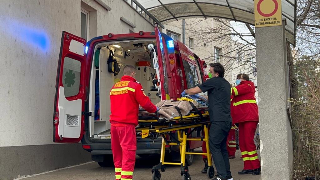  Slatina: O femeie de 30 de ani a murit, după ce s-a aruncat de la etajul opt