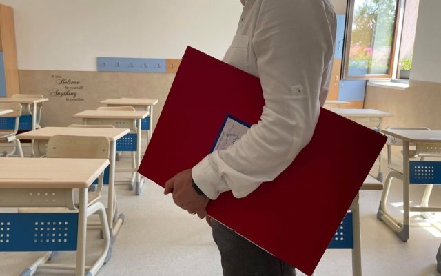  Botoşani: Profesor, acuzat că a abuzat sexual un elev de 15 ani