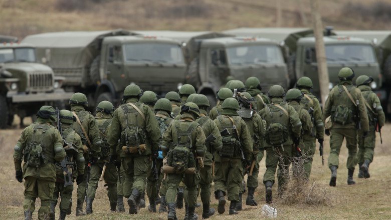  Agențiile ruse de presă: Putin a ordonat armatei să asigure menținerea păcii în republicile separatiste