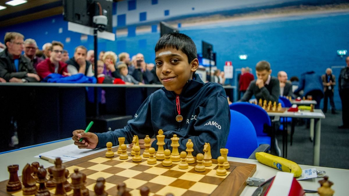 Minune şahistă: Un adolescent indian l-a învins pe campionul mondial Magnus Carlsen