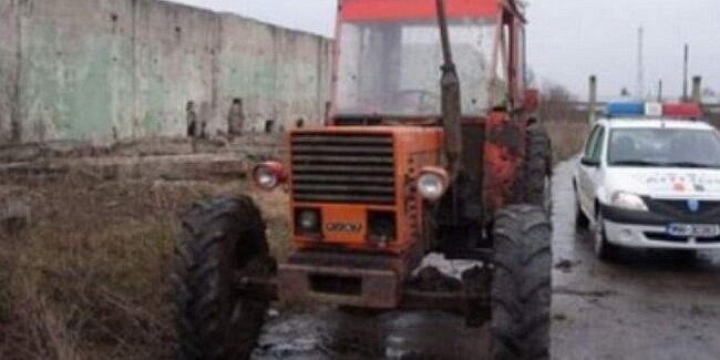  Apel la 112, din trafic: tractorist cu remorca plină de orz mergând în zigzag pe europeană