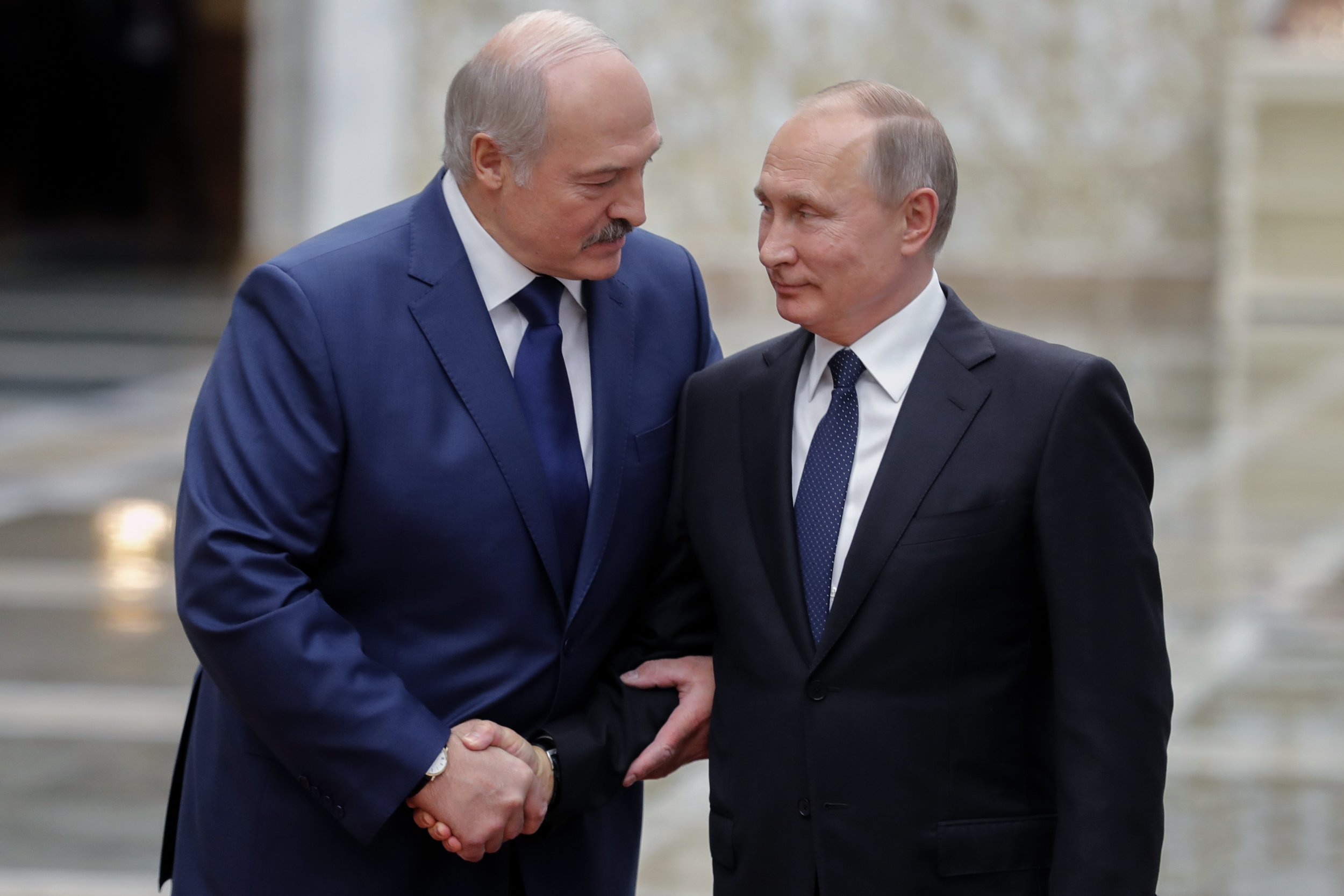  Putin l-a sunat pe Lukaşenko înainte să atace Ucraina, la ora 5 dimineața