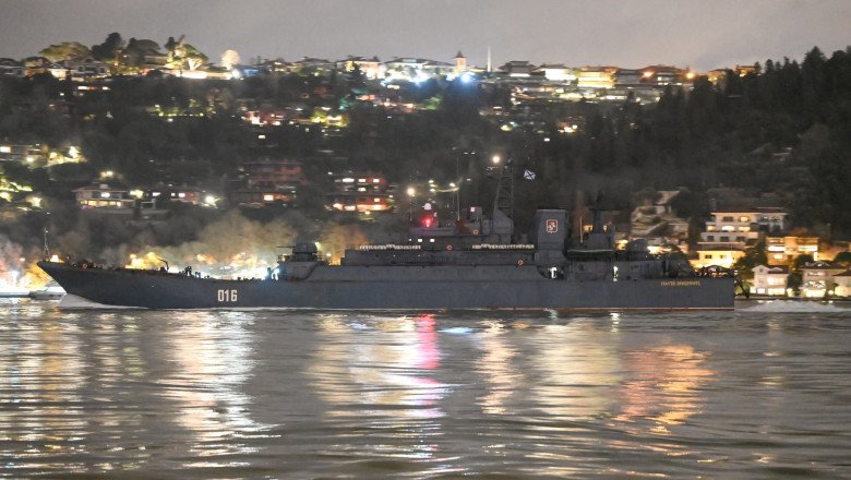  Ucraina cere Turciei să închidă strâmtorile Bosfor şi Dardanele pentru navele din Rusia