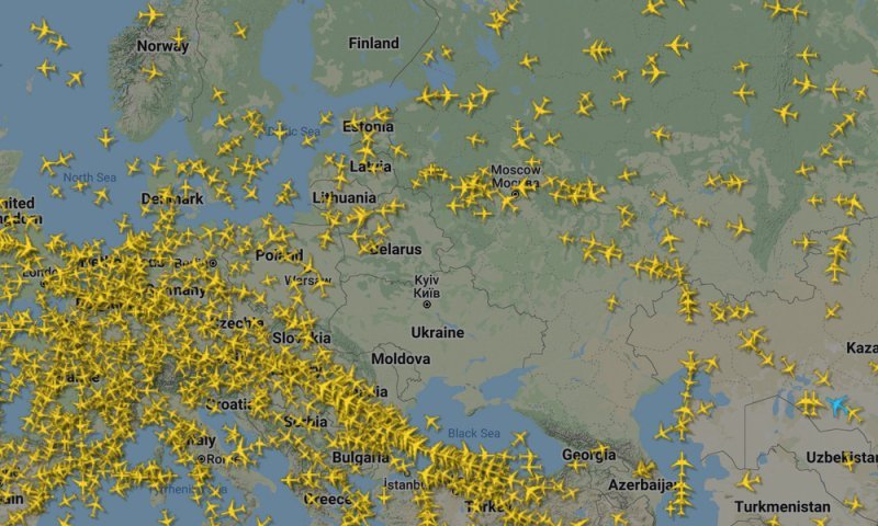  FOTO: Spațiul aerian al Ucrainei, gol. Sute de avioane ocolesc țara