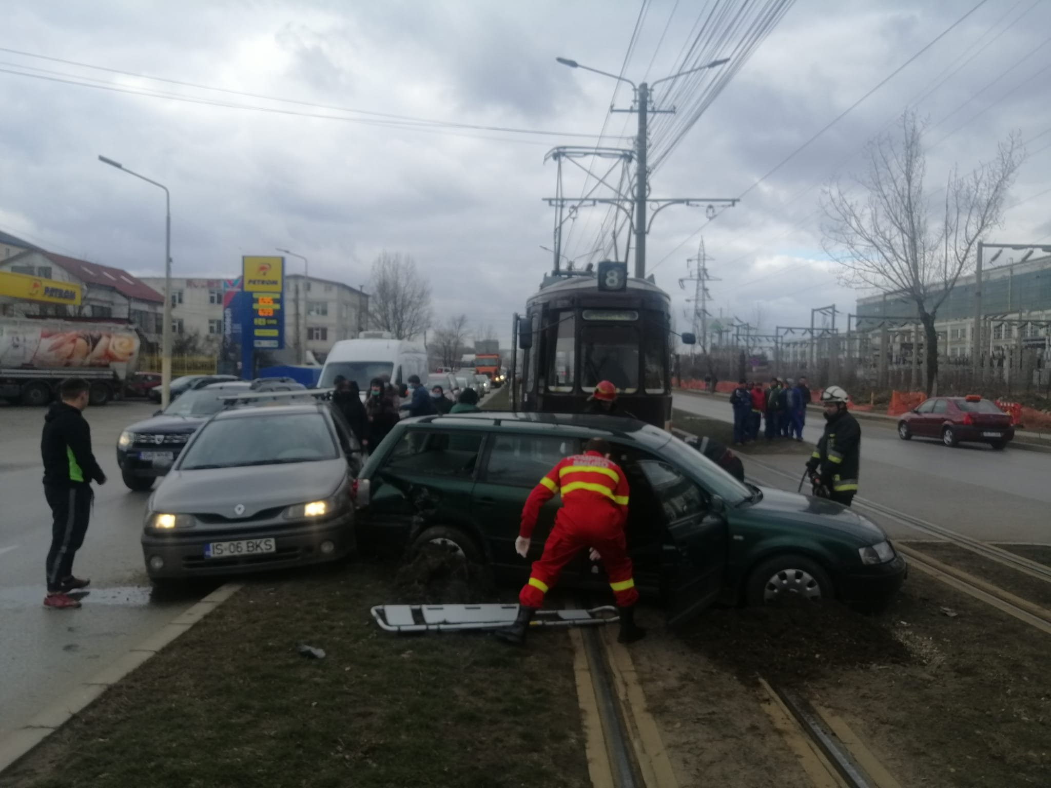  FOTO: Accident cu două mașini și un tramvai pe Calea Chișinăului – UPDATE