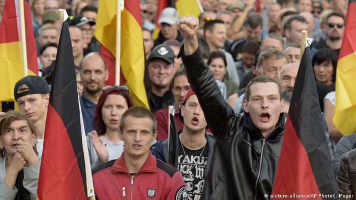  Poliţia germană vrea să-i oprească pe extremiştii de dreapta care vor să lupte în Ucraina