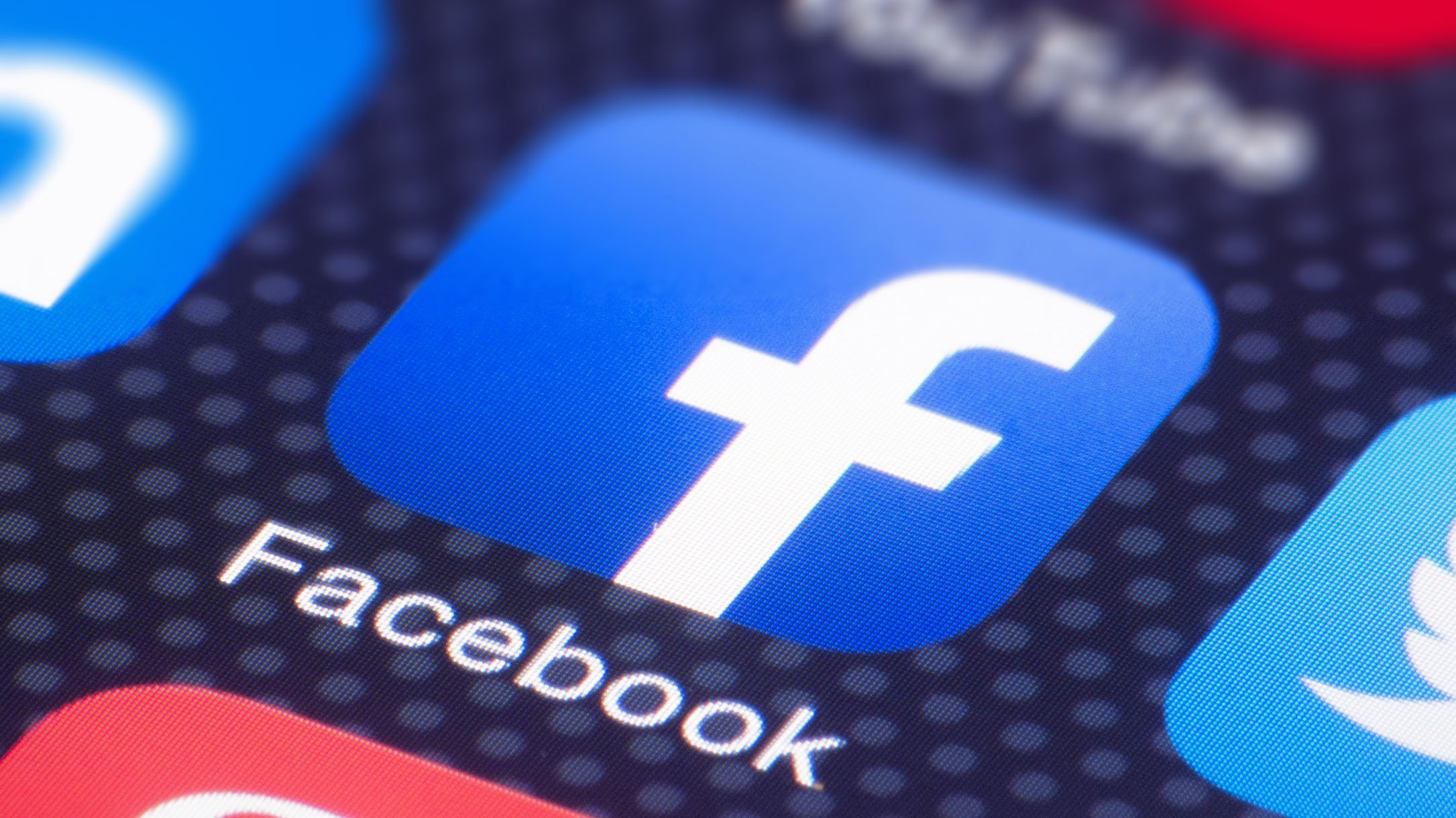  Rusia a limitat accesul la reţeaua de socializare Facebook