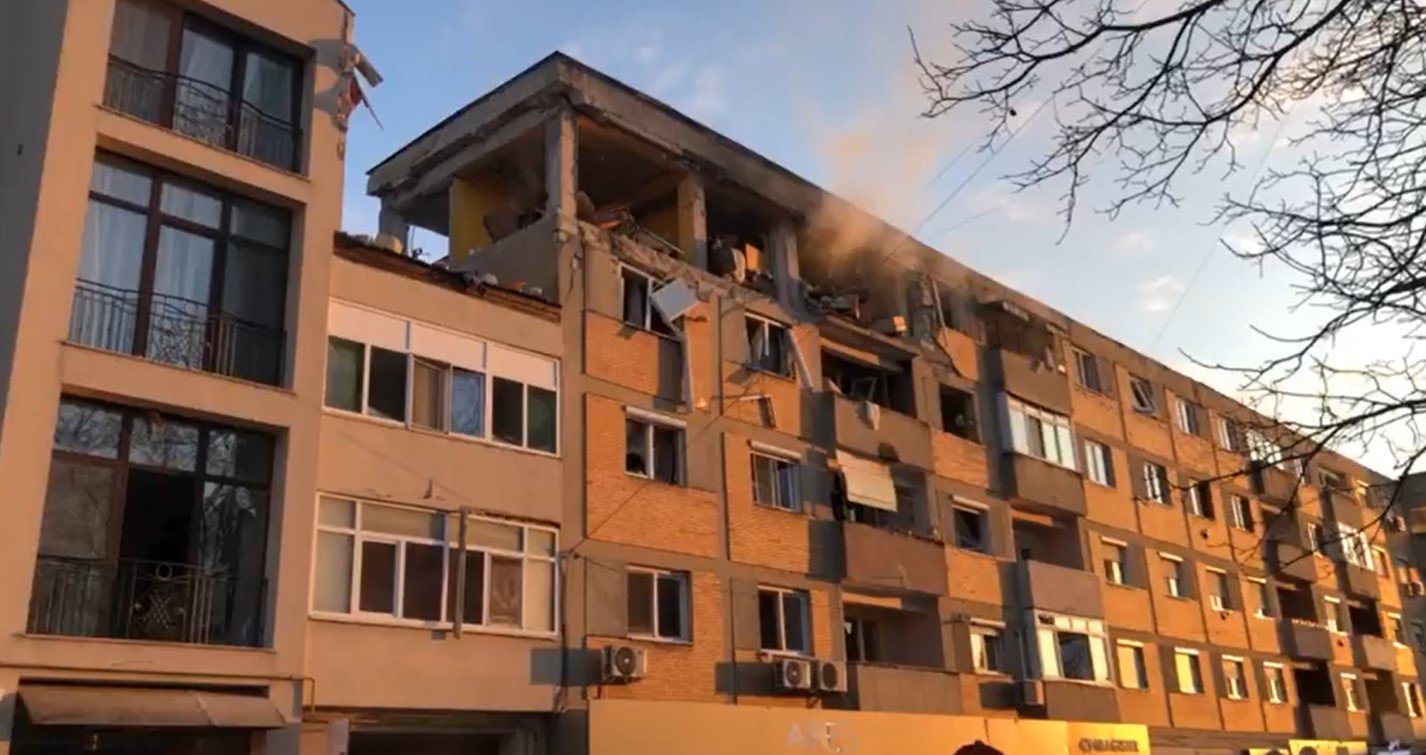  Explozie într-un bloc de locuinţe: 11 persoane au fost rănite. S-a activita Planul Roşu (VIDEO)