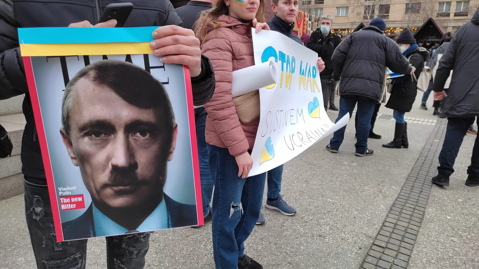  VIDEO-FOTO: Manifestaţie de susţinere a Ucrainei în piaţa Unirii: „Putin criminal!”, ” Slava Ucrainei”