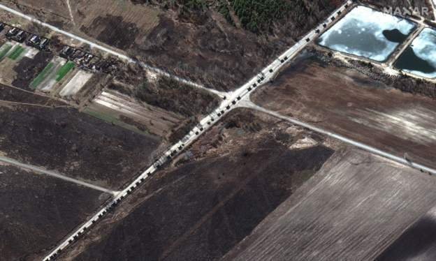  Convoiul de blindate ruseşti care se îndreaptă spre Kiev este blocat pe drum