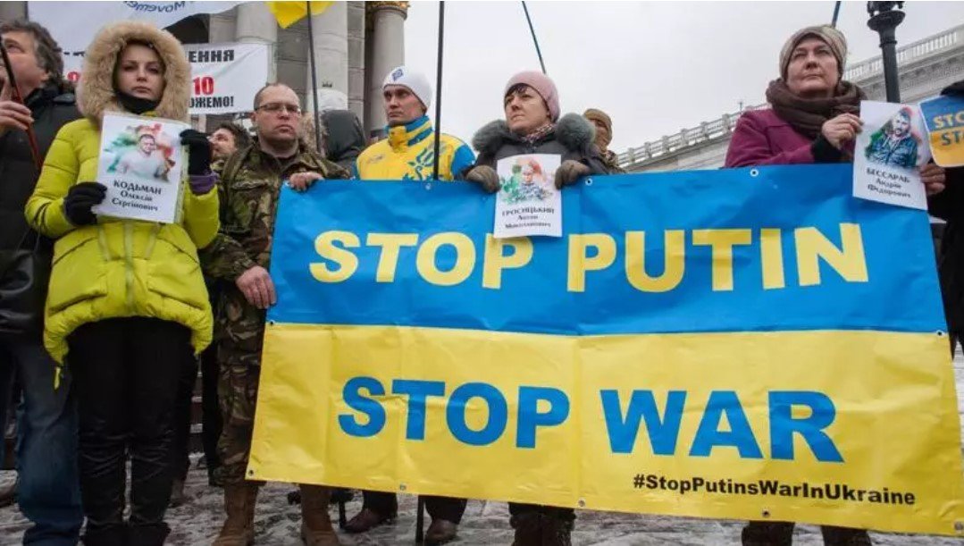  Protest inedit: Preferăm să stăm pe întuneric decât să cumpărăm gaze şi petrol de la Putin!
