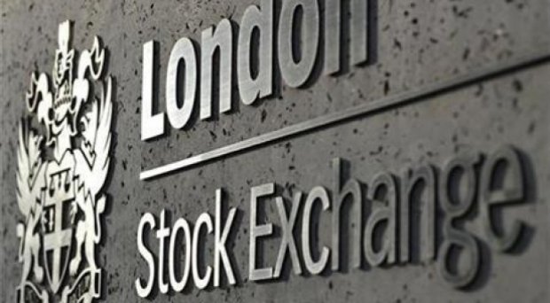  Bursa de Valori din Londra a suspendat tranzacţionarea a 27 de companii legate de Rusia