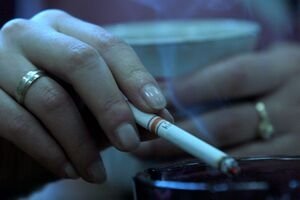  Fumătorii se tem cel mai mult de cancer la gât, dinţi stricaţi şi cancer la plămâni