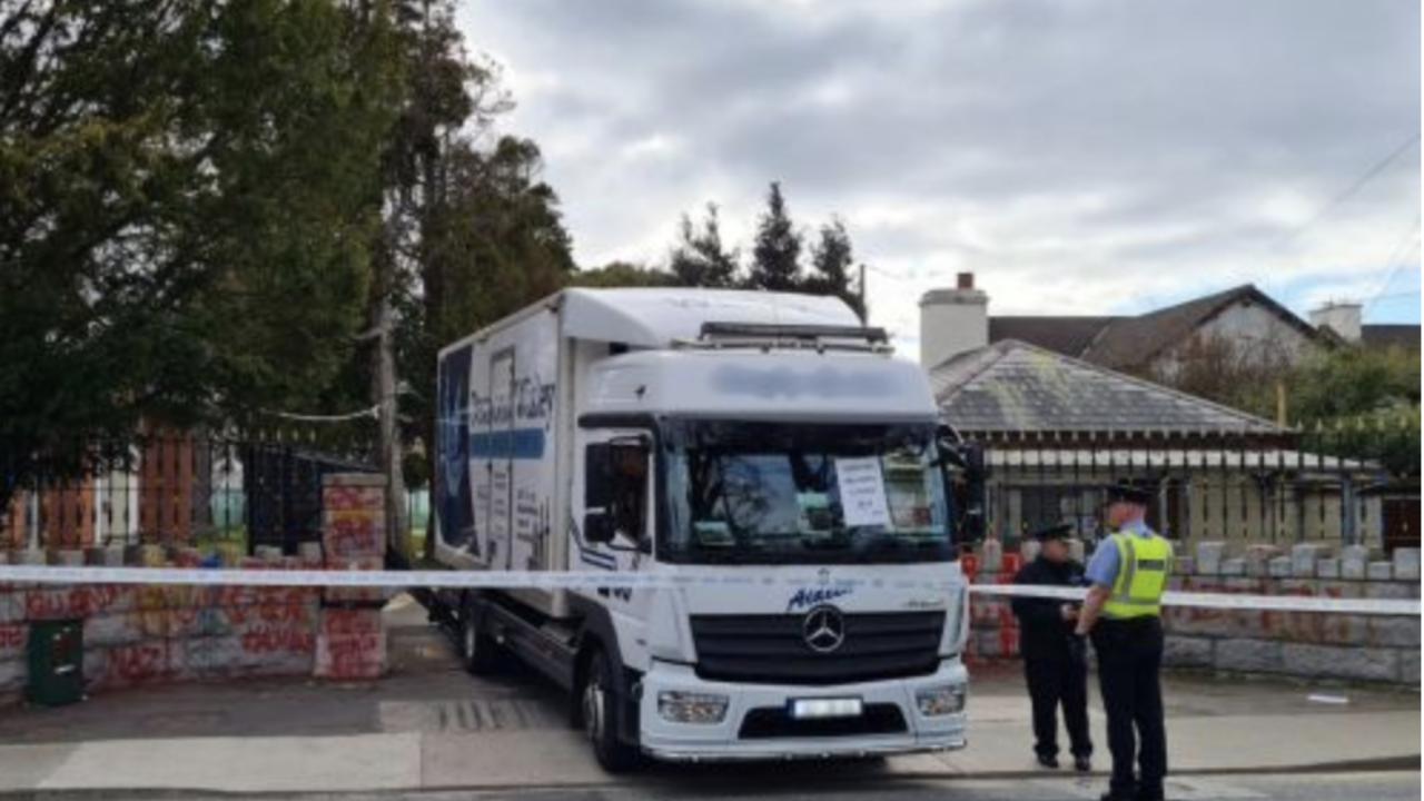  VIDEO: Ambasada Rusiei din Irlanda, atacată de un camionagiu care se opune războiului