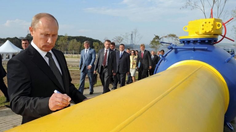  UE vrea să îşi reducă achiziţiile de gaze ruseşti cu două treimi până la sfârşitul acestui an