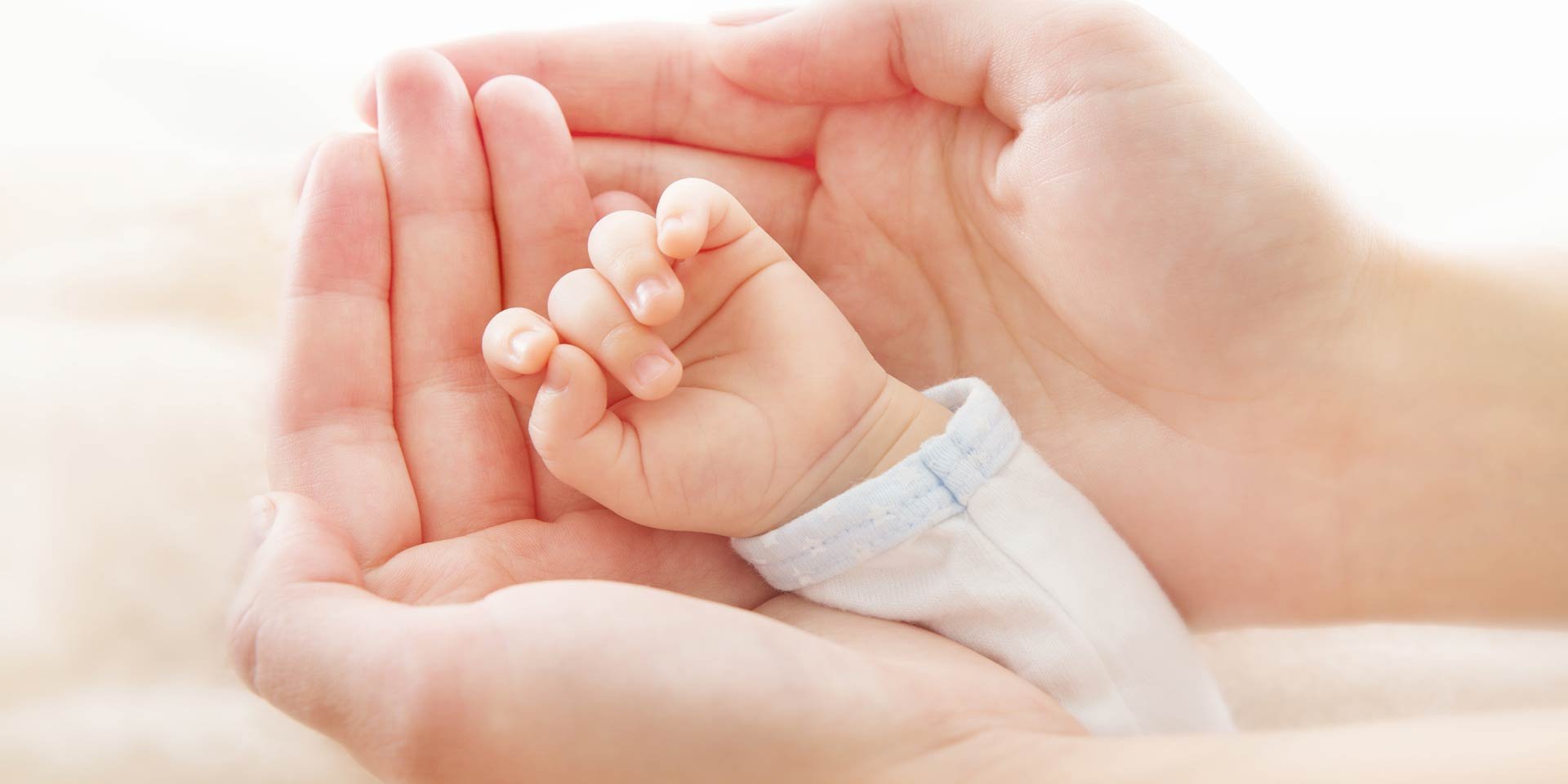  Sute de copii născuţi pe uter transplantat. Ce spune un cunoscut medic din Iaşi